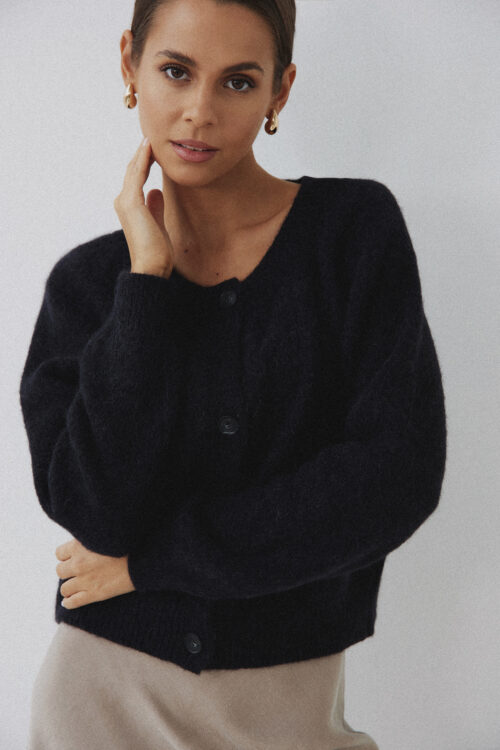Holly - moherowy sweter z dekoltem V czarny